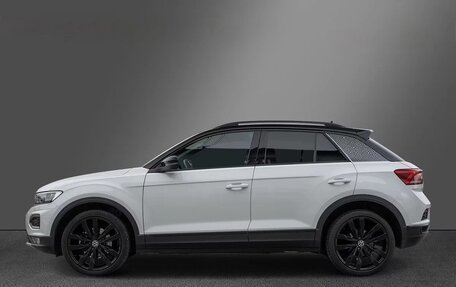 Volkswagen T-Roc I, 2023 год, 2 235 000 рублей, 4 фотография