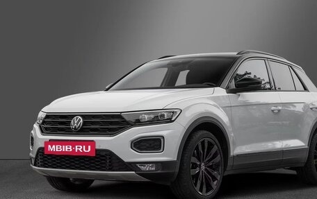 Volkswagen T-Roc I, 2023 год, 2 235 000 рублей, 3 фотография