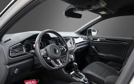 Volkswagen T-Roc I, 2023 год, 2 235 000 рублей, 10 фотография