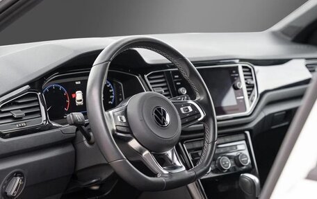 Volkswagen T-Roc I, 2023 год, 2 235 000 рублей, 11 фотография