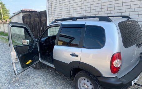 Chevrolet Niva I рестайлинг, 2011 год, 285 000 рублей, 2 фотография