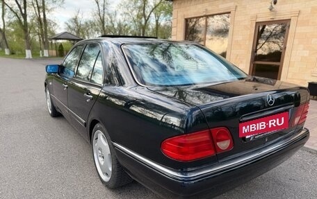 Mercedes-Benz E-Класс, 1998 год, 1 000 000 рублей, 4 фотография