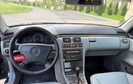 Mercedes-Benz E-Класс, 1998 год, 1 000 000 рублей, 9 фотография
