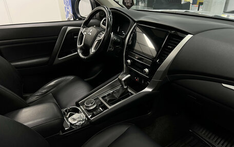 Mitsubishi Pajero Sport III рестайлинг, 2020 год, 3 450 000 рублей, 21 фотография