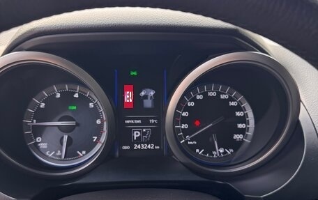 Toyota Land Cruiser Prado 150 рестайлинг 2, 2016 год, 4 350 000 рублей, 16 фотография