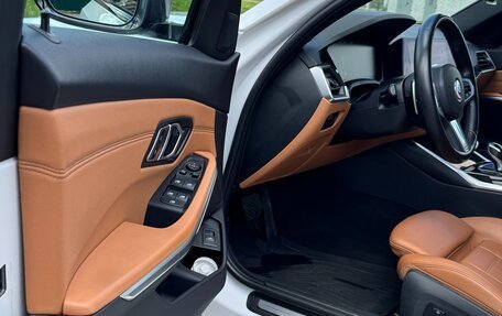 BMW 3 серия, 2019 год, 3 900 000 рублей, 18 фотография