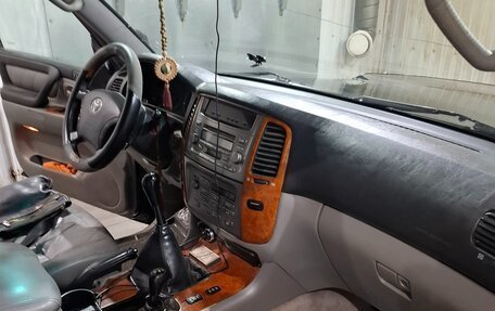 Toyota Land Cruiser 100 рестайлинг 2, 2006 год, 4 700 000 рублей, 17 фотография