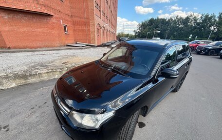 Mitsubishi Outlander III рестайлинг 3, 2013 год, 900 000 рублей, 3 фотография