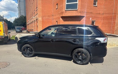 Mitsubishi Outlander III рестайлинг 3, 2013 год, 900 000 рублей, 2 фотография