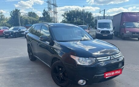 Mitsubishi Outlander III рестайлинг 3, 2013 год, 900 000 рублей, 8 фотография