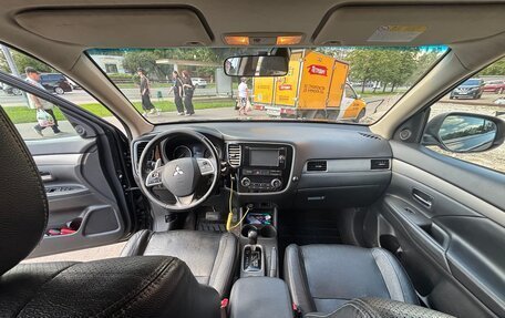 Mitsubishi Outlander III рестайлинг 3, 2013 год, 900 000 рублей, 12 фотография