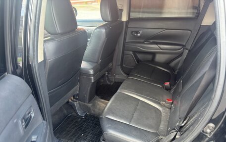 Mitsubishi Outlander III рестайлинг 3, 2013 год, 900 000 рублей, 16 фотография