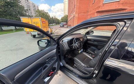 Mitsubishi Outlander III рестайлинг 3, 2013 год, 900 000 рублей, 13 фотография