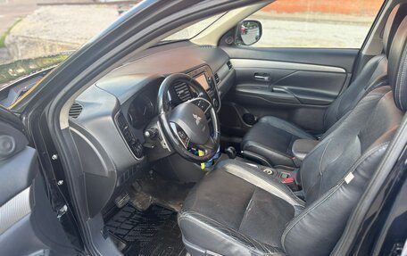 Mitsubishi Outlander III рестайлинг 3, 2013 год, 900 000 рублей, 14 фотография