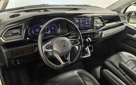 Volkswagen Multivan T6 рестайлинг, 2020 год, 6 399 000 рублей, 12 фотография