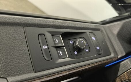 Volkswagen Multivan T6 рестайлинг, 2020 год, 6 399 000 рублей, 32 фотография