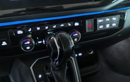 Volkswagen Multivan T6 рестайлинг, 2020 год, 6 399 000 рублей, 35 фотография