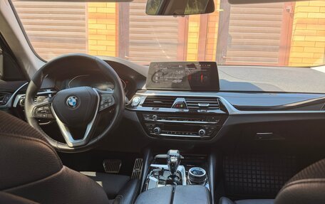BMW 5 серия, 2019 год, 3 000 000 рублей, 15 фотография