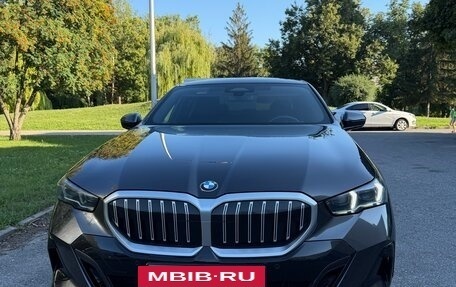 BMW 5 серия, 2023 год, 7 800 000 рублей, 2 фотография