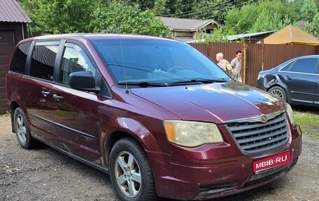 Chrysler Town & Country V рестайлинг, 2007 год, 730 000 рублей, 1 фотография