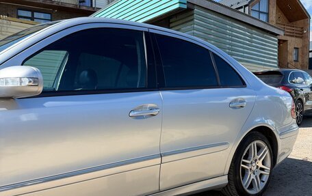 Mercedes-Benz E-Класс, 2002 год, 560 000 рублей, 3 фотография