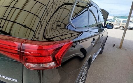 Mitsubishi Outlander III рестайлинг 3, 2018 год, 2 100 000 рублей, 3 фотография