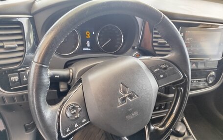 Mitsubishi Outlander III рестайлинг 3, 2018 год, 2 100 000 рублей, 6 фотография