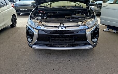 Mitsubishi Outlander III рестайлинг 3, 2018 год, 2 100 000 рублей, 11 фотография