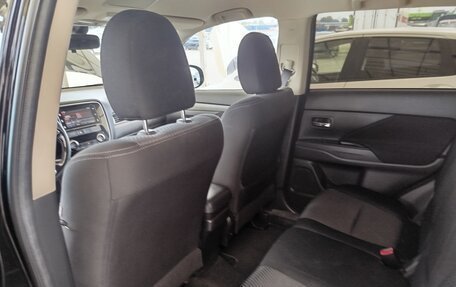 Mitsubishi Outlander III рестайлинг 3, 2018 год, 2 100 000 рублей, 13 фотография