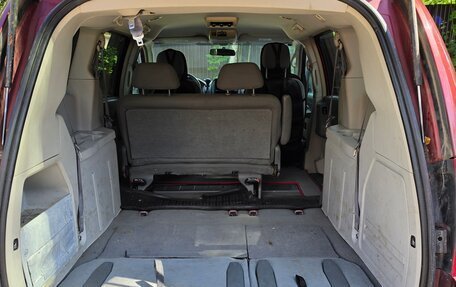 Chrysler Town & Country V рестайлинг, 2007 год, 730 000 рублей, 10 фотография