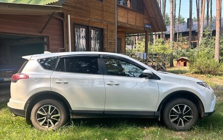 Toyota RAV4, 2016 год, 2 700 000 рублей, 4 фотография