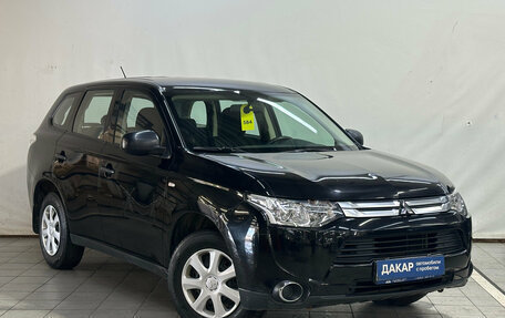 Mitsubishi Outlander III рестайлинг 3, 2014 год, 1 410 000 рублей, 2 фотография
