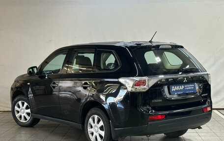 Mitsubishi Outlander III рестайлинг 3, 2014 год, 1 410 000 рублей, 4 фотография