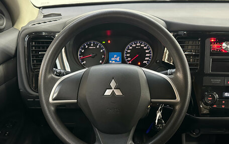 Mitsubishi Outlander III рестайлинг 3, 2014 год, 1 410 000 рублей, 13 фотография