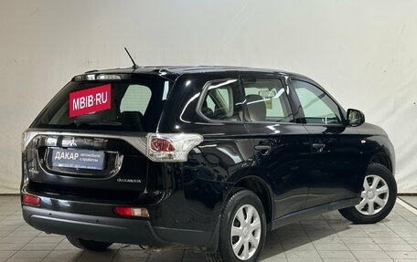 Mitsubishi Outlander III рестайлинг 3, 2014 год, 1 410 000 рублей, 3 фотография