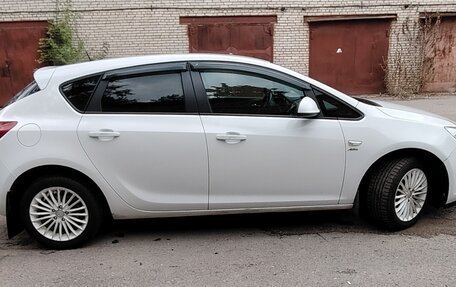 Opel Astra J, 2013 год, 600 000 рублей, 3 фотография