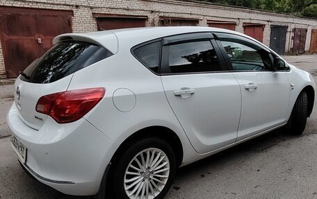 Opel Astra J, 2013 год, 600 000 рублей, 4 фотография