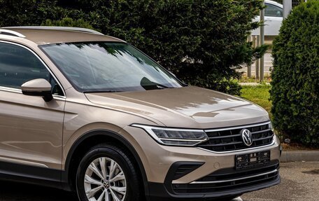 Volkswagen Tiguan II, 2021 год, 2 095 000 рублей, 8 фотография