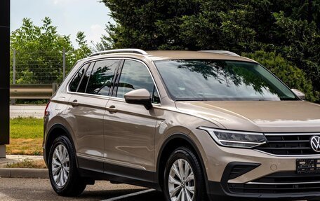 Volkswagen Tiguan II, 2021 год, 2 095 000 рублей, 7 фотография