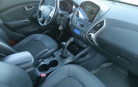 Hyundai ix35 I рестайлинг, 2010 год, 930 000 рублей, 14 фотография