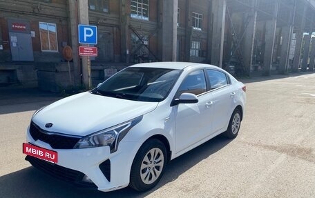 KIA Rio IV, 2020 год, 1 590 000 рублей, 2 фотография