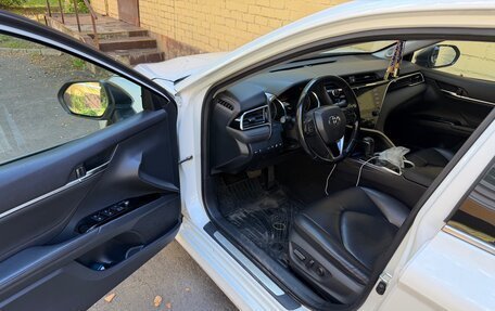 Toyota Camry, 2018 год, 2 900 000 рублей, 3 фотография