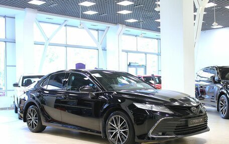 Toyota Camry, 2021 год, 2 650 000 рублей, 3 фотография