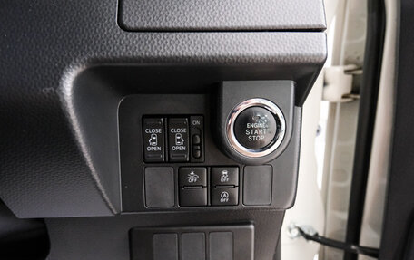 Toyota Roomy I, 2017 год, 1 039 000 рублей, 18 фотография