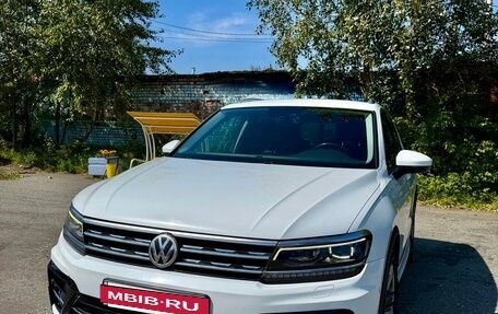 Volkswagen Tiguan II, 2018 год, 2 450 000 рублей, 2 фотография