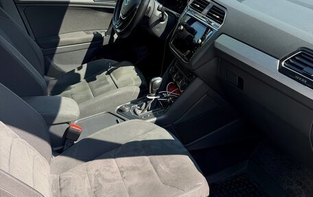 Volkswagen Tiguan II, 2018 год, 2 450 000 рублей, 19 фотография