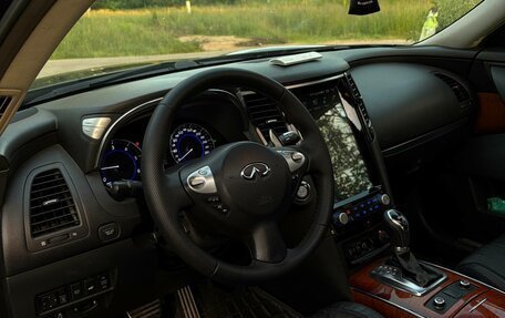 Infiniti QX70, 2016 год, 2 350 000 рублей, 13 фотография