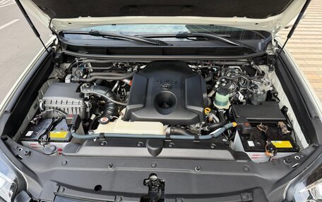 Toyota Land Cruiser Prado 150 рестайлинг 2, 2016 год, 4 120 000 рублей, 17 фотография