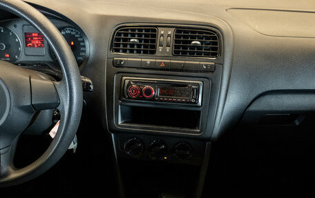 Volkswagen Polo VI (EU Market), 2011 год, 750 000 рублей, 7 фотография