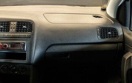 Volkswagen Polo VI (EU Market), 2011 год, 750 000 рублей, 8 фотография
